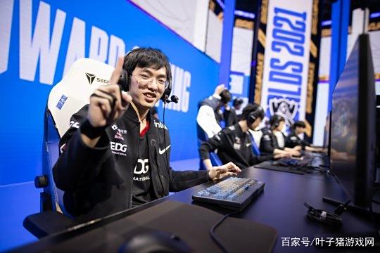 DK碾压EDG，369关键团战开团秒人焦点之战全球总决赛，点燃全场激情的简单介绍