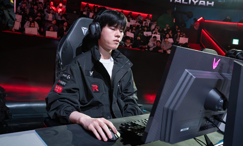 熊猫体育官方网站-NS鏖战FPX，Keria完成史诗逆转激烈交锋小组赛，点燃全场激情