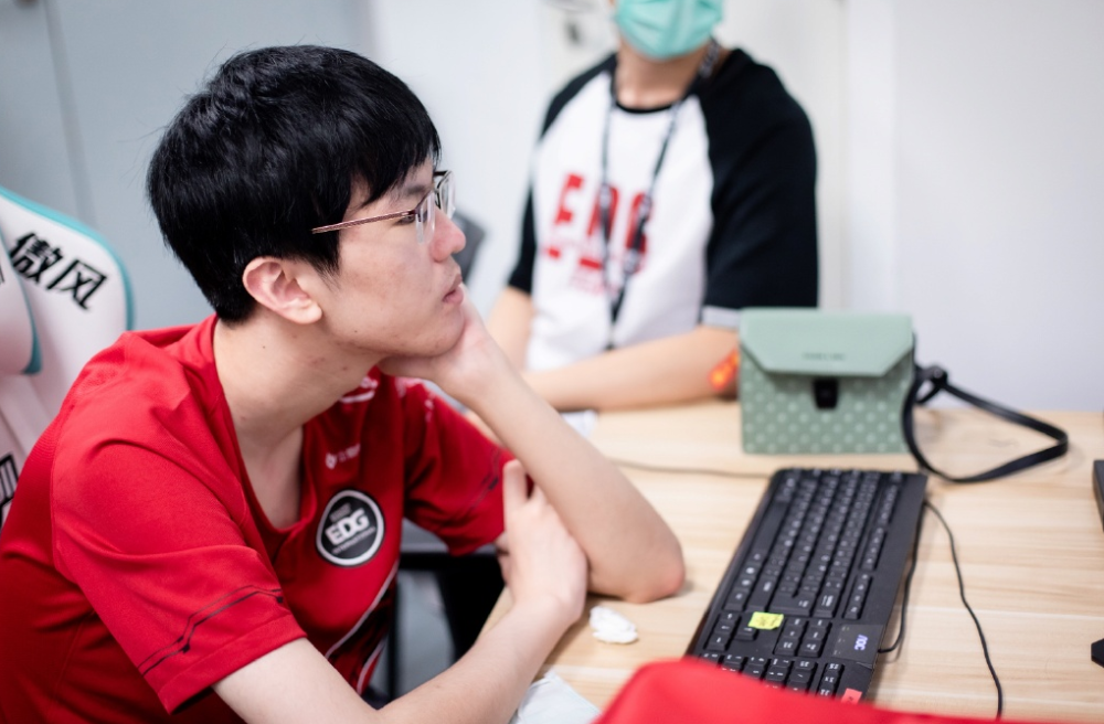 KT血洗NS，Scout拿下关键大龙峡谷大战淘汰赛，留下经典瞬间