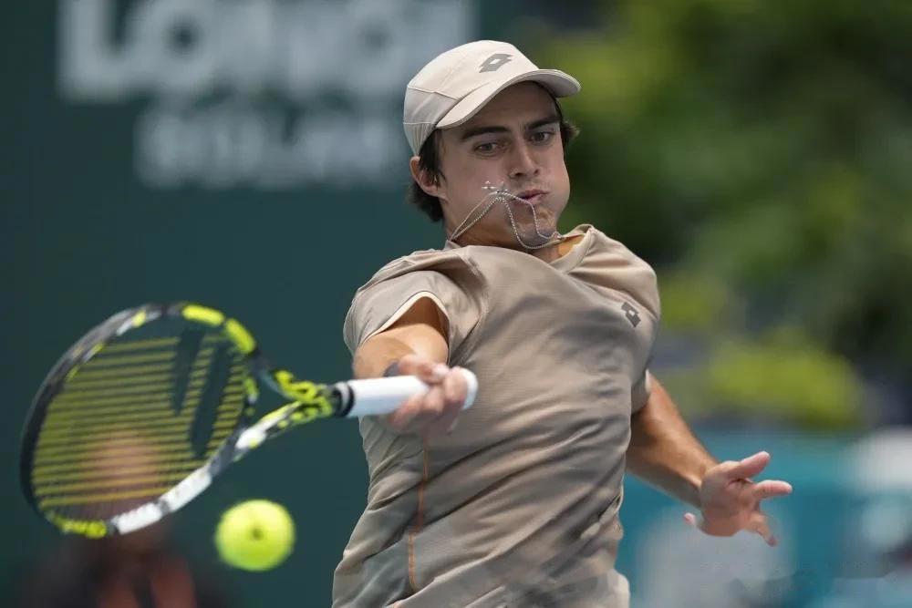 熊猫直播官网-意大利网球队力克德国网球队，兹维列夫送出助攻