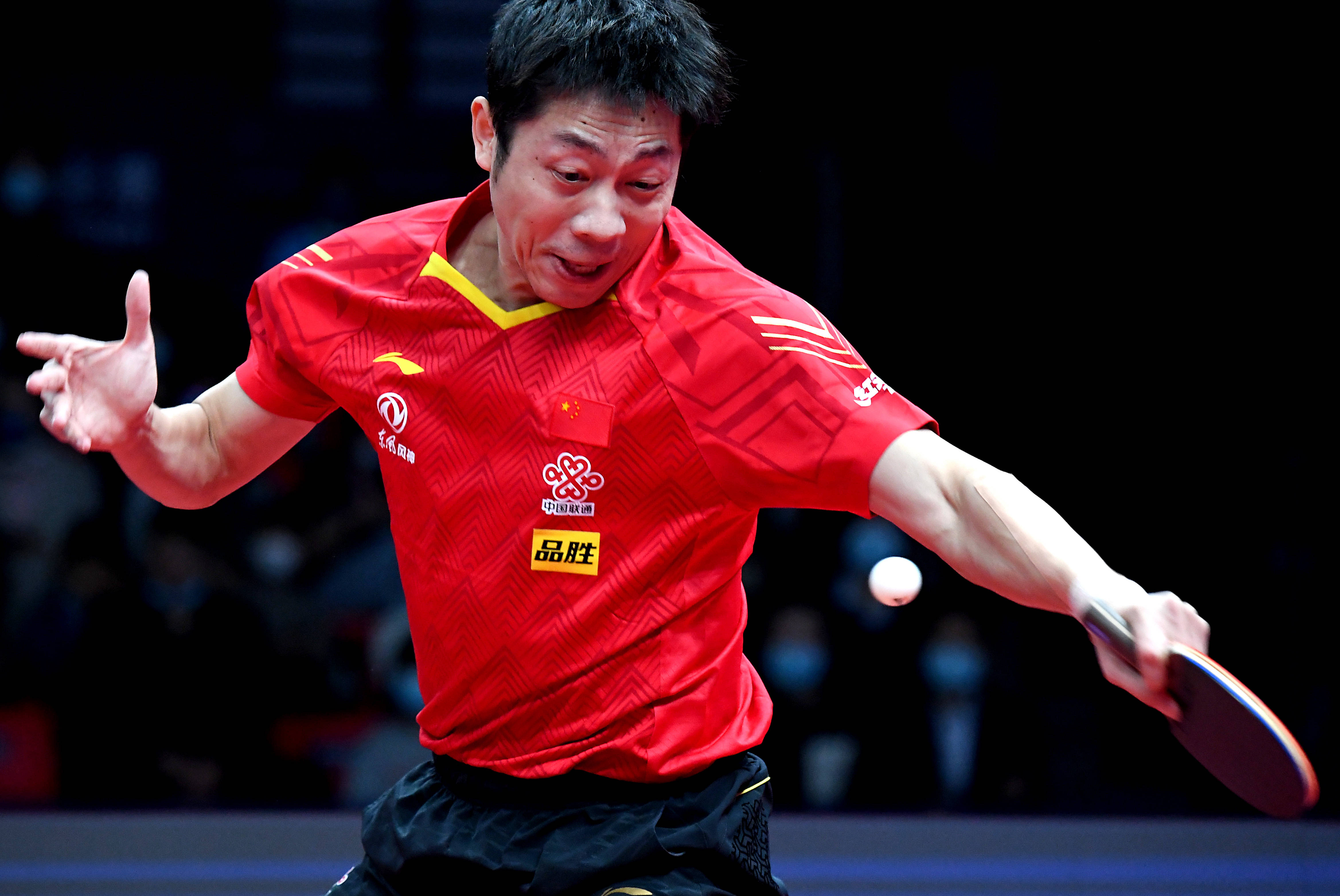 熊猫体育全站APP下载-中国乒乓球队力克瑞典乒乓球队，许昕绝境逆转