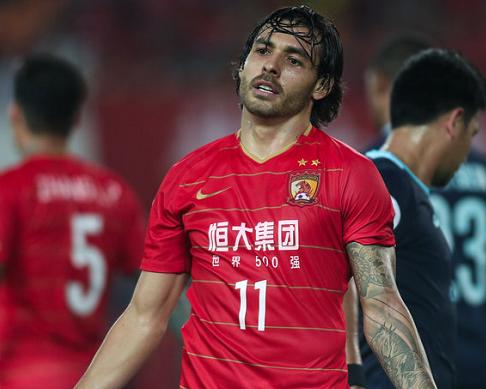 流畅战术展现，广州恒大稳坐领先位置