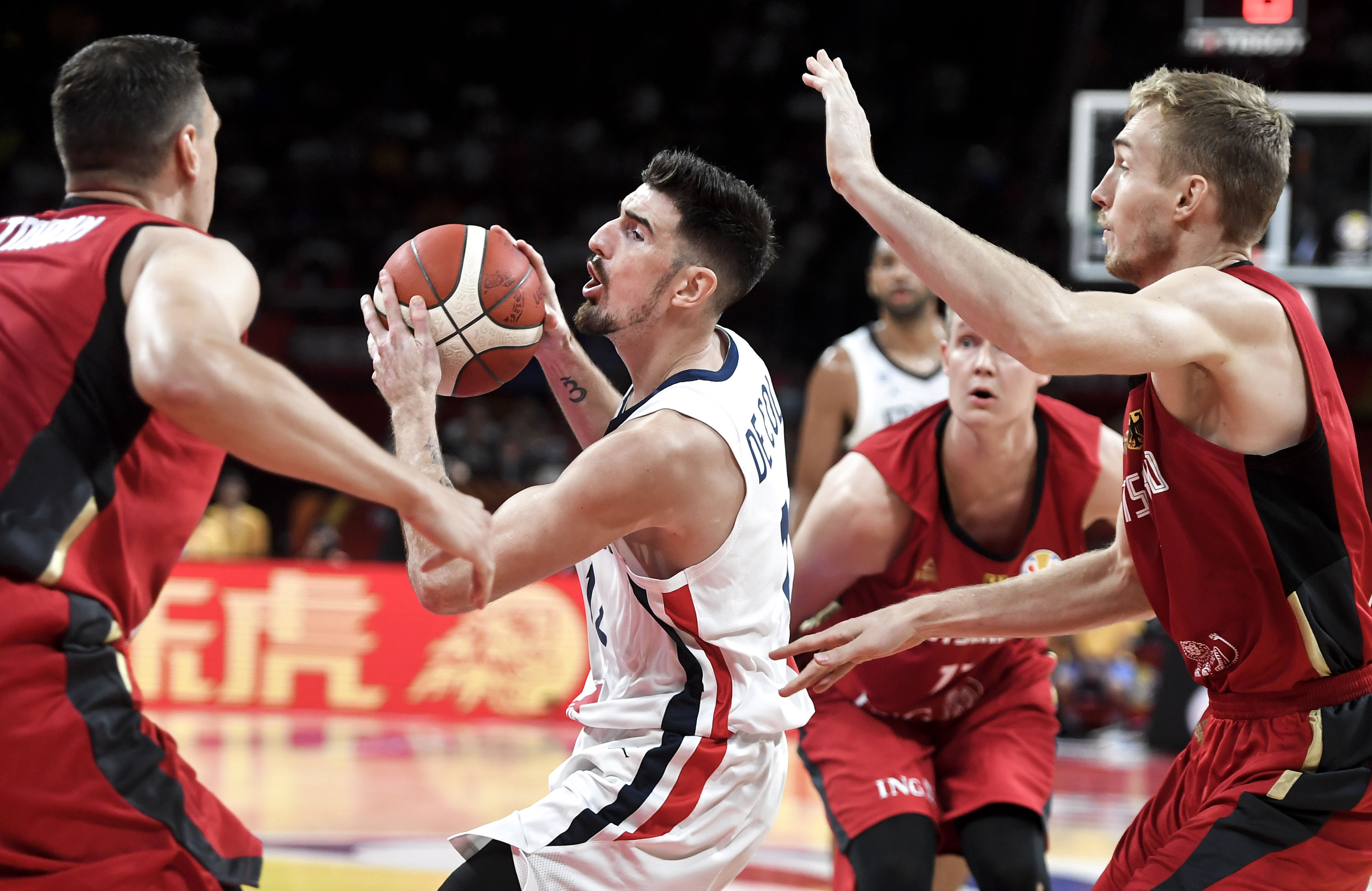 熊猫直播-法国男子篮球队实力强劲，成功晋级四强