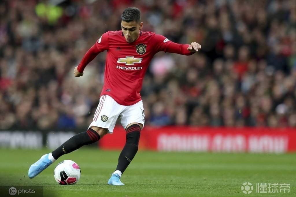 熊猫体育手机客户端-巴塞罗那边锋租借加盟罗马，提升球队进攻火力