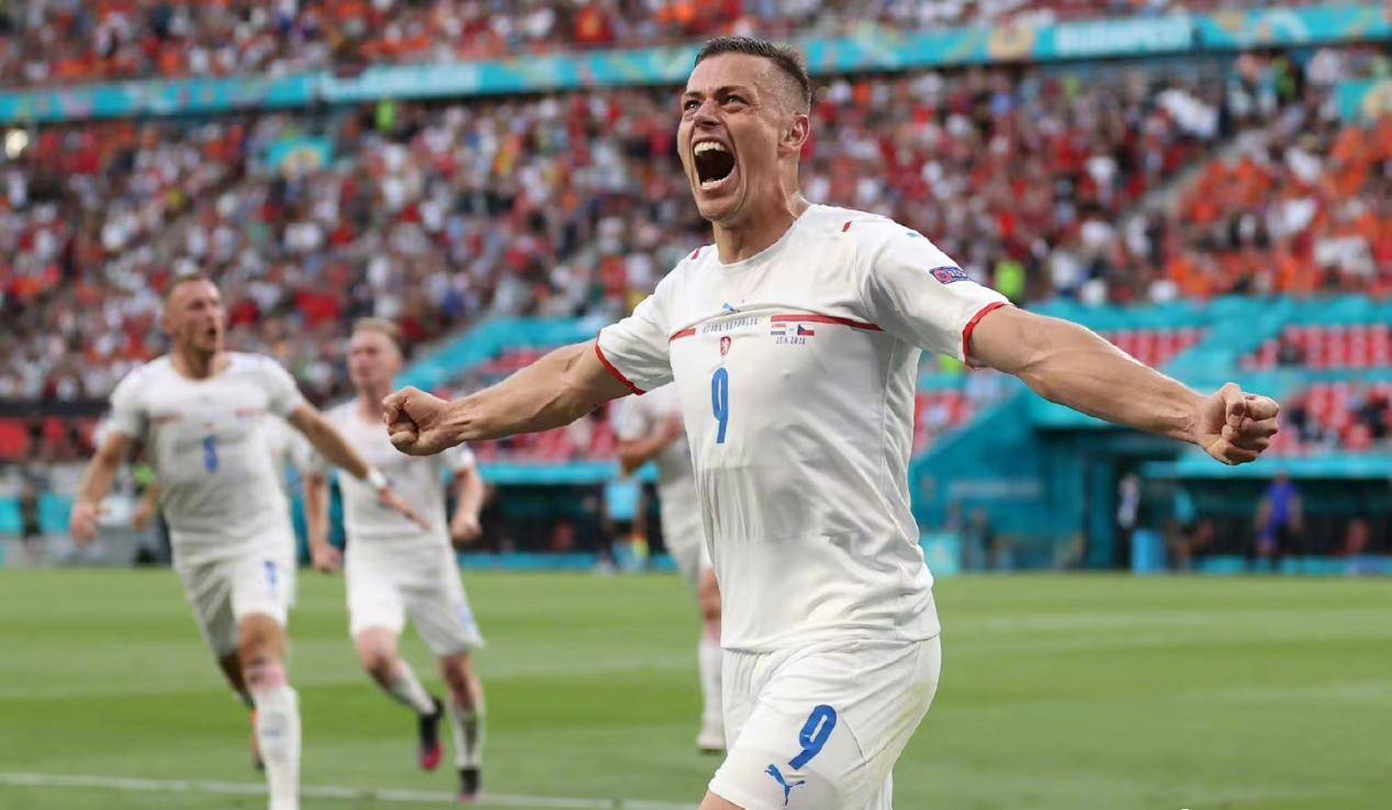 熊猫体育下载-捷克队踢出精彩进攻，夺得胜利