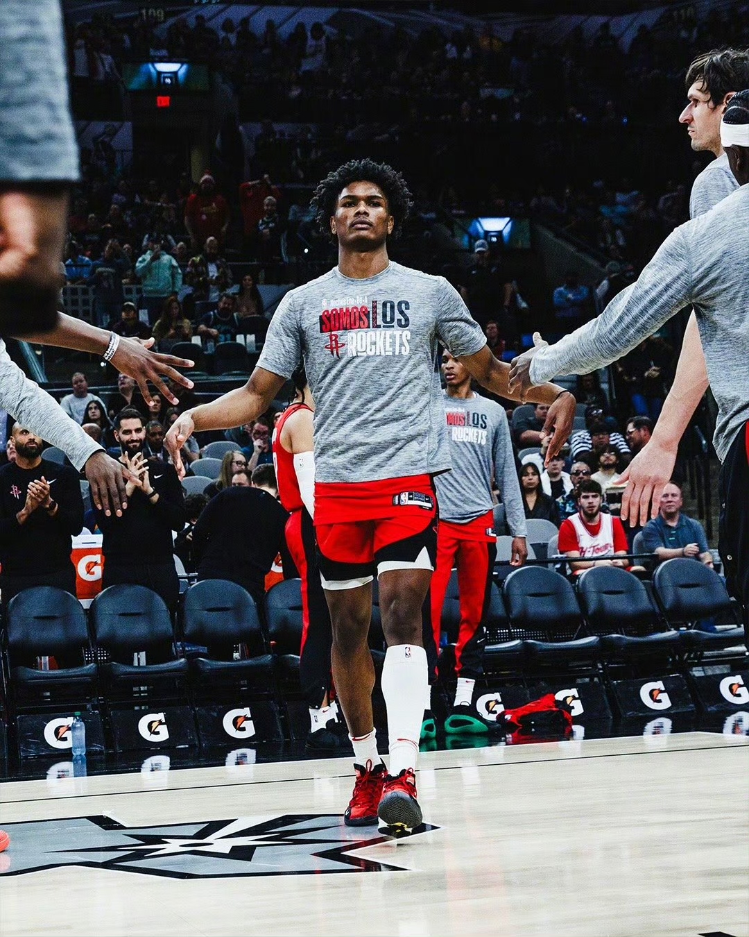 火箭新秀精彩亮相，一鸣惊人帮助球队轻取胜利