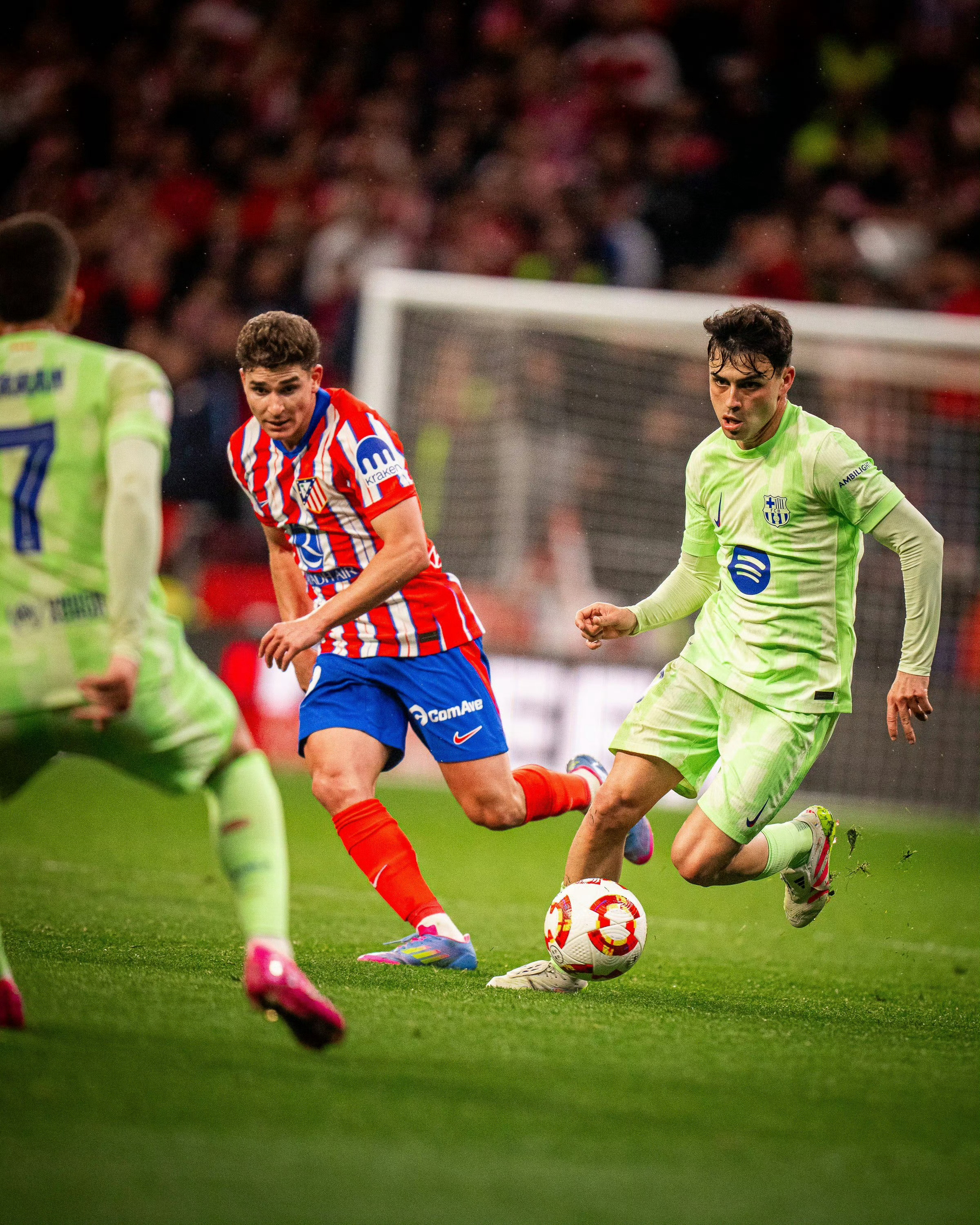 那不勒斯翻盘马德里竞技,阿尔瓦雷斯关键制胜 那不勒斯翻盘马德里竞技,阿尔瓦雷斯关键制胜