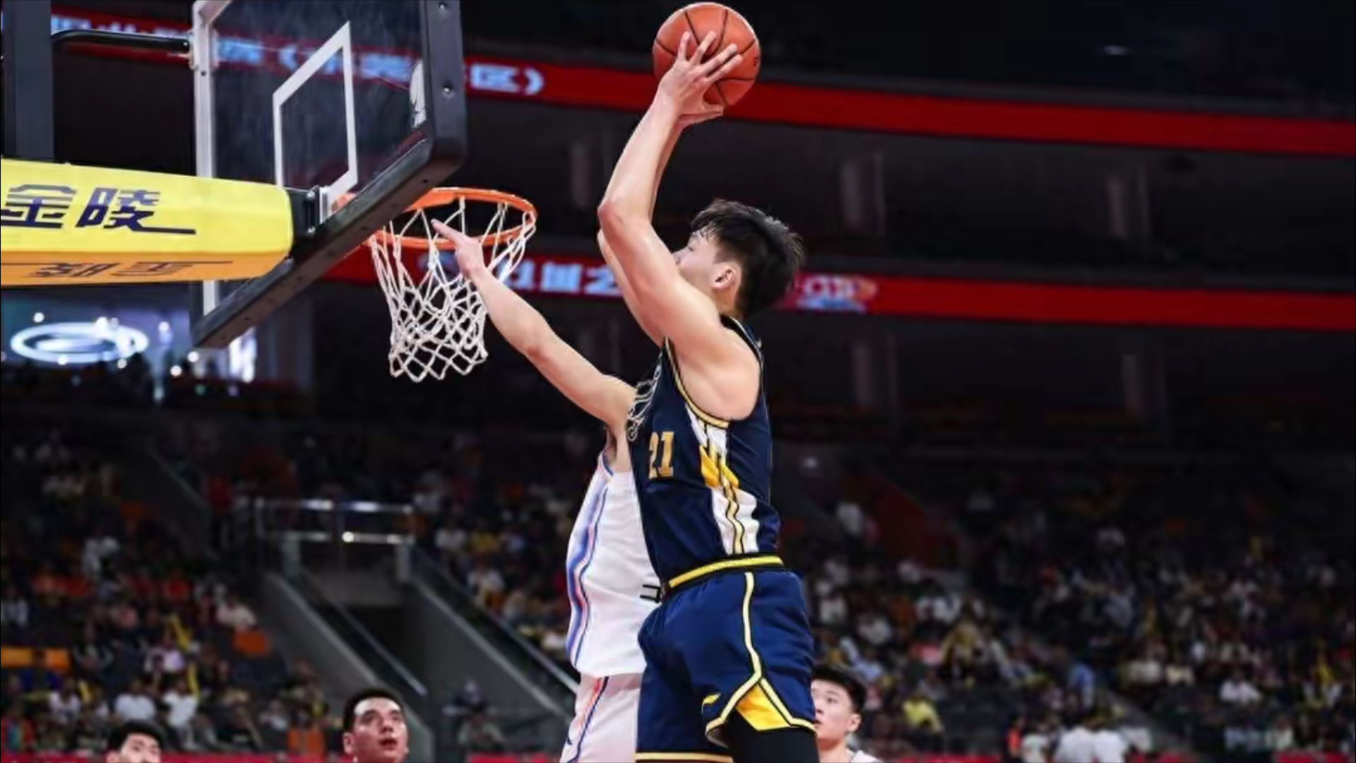 广东男篮防守破绽暴露，需加强训练